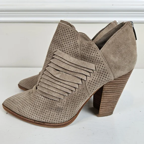 Vince Camuto Levana Heeled Booties Boots Perforated Pointy Toe Gray Beige Size 8 - Picture 5 of 14